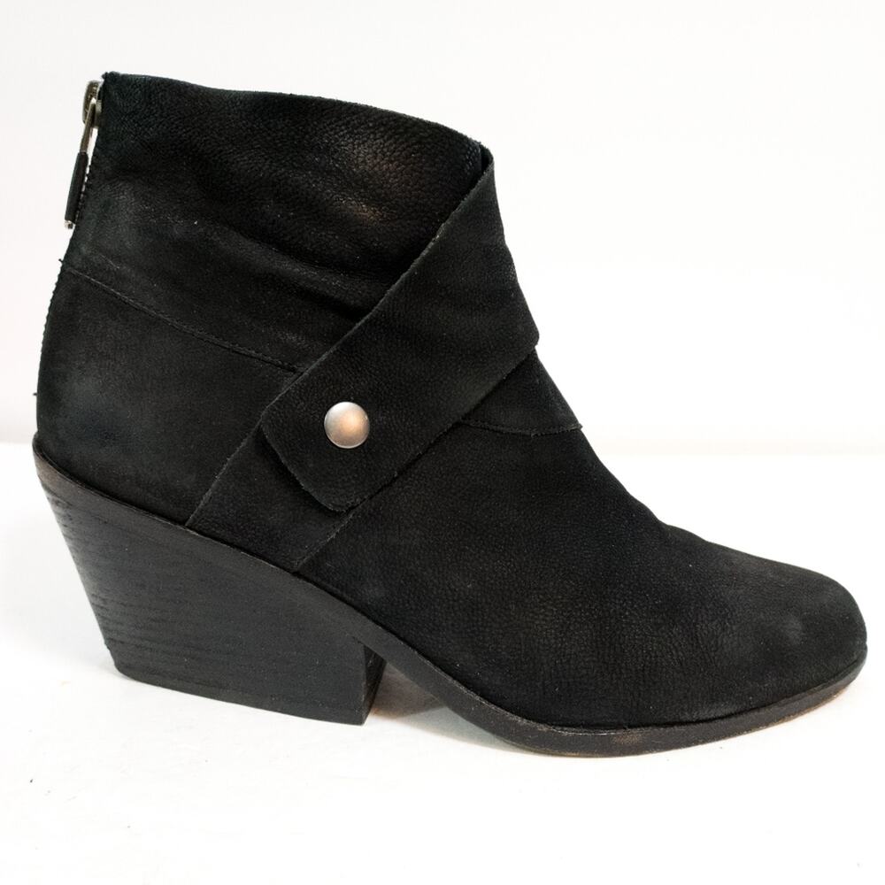 Eileen Fisher soft leather booties ankle boots 9